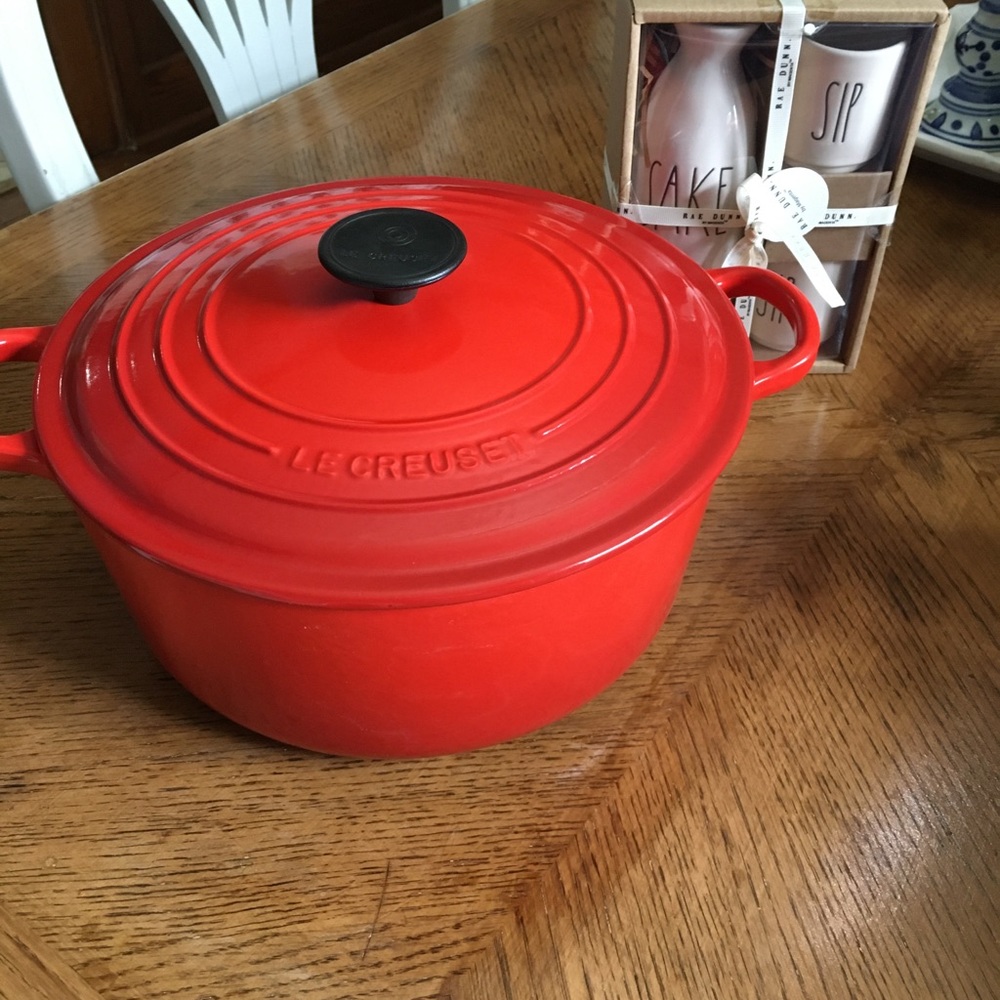 Brand New Le Creuset Dutch Oven.